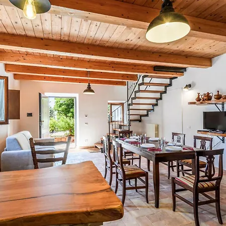 Gorgeous In Loc Avenale, Cingoli