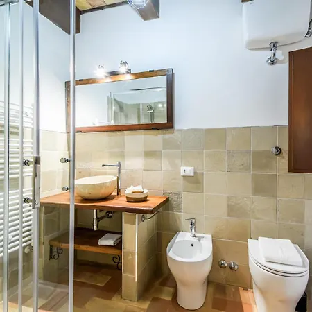 Gorgeous In Loc Avenale, Cingoli Ferienhaus Avenale