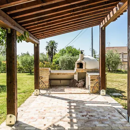 Gorgeous In Loc Avenale, Cingoli Avenale